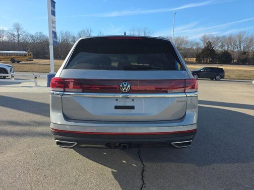 2024 Volkswagen Atlas 2.0T SE w/Technology 4MOTION