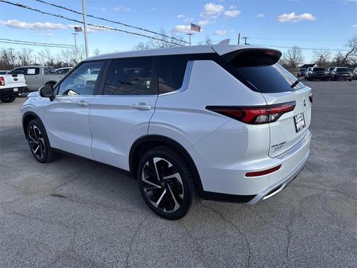 2024 Mitsubishi Outlander SE Black Edition w/Pano Roof S-AWC