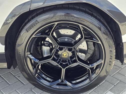 2024 Lamborghini Urus Performante