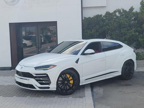 White 2022 Lamborghini Urus Base