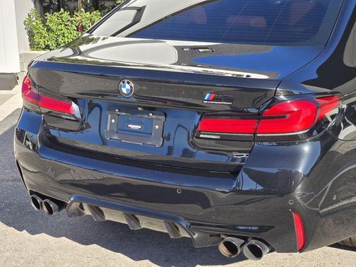 Black Sapphire Metallic 2021 BMW M5 Base