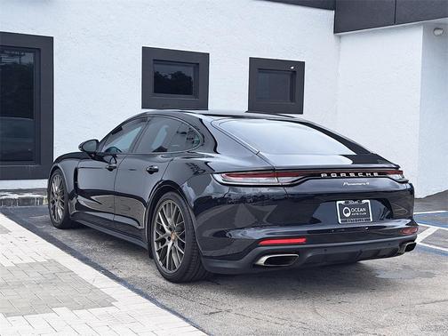 2022 Porsche Panamera 4