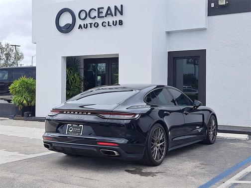 2022 Porsche Panamera 4