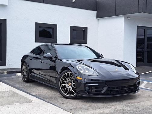 2022 Porsche Panamera 4