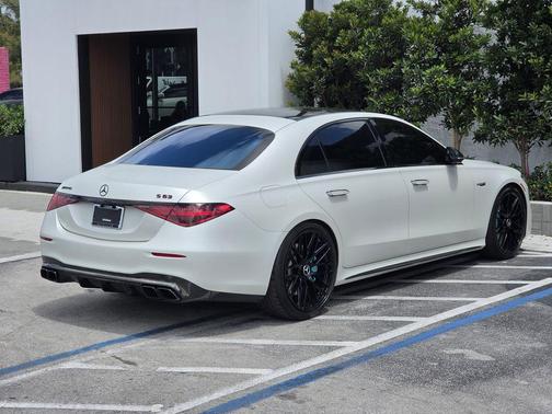 Moonlight White 2024 Mercedes-Benz AMG S 63 E Base