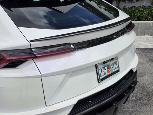 Bianco Asopo Metallic 2024 Lamborghini Urus Performante