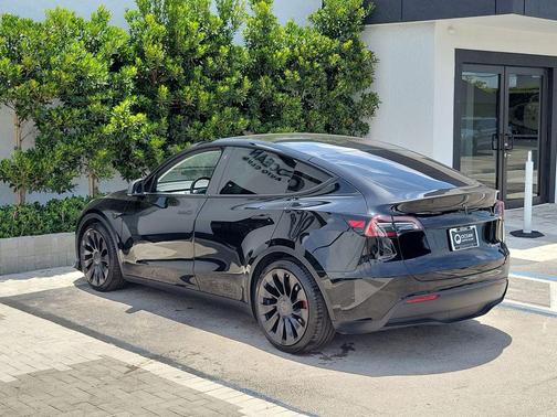 Black 2022 Tesla Model Y Performance