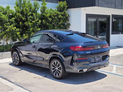 Carbon Black Metallic 2026 BMW X6 xDrive40i