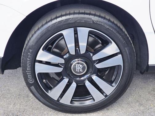 English White 2022 Rolls-Royce Cullinan