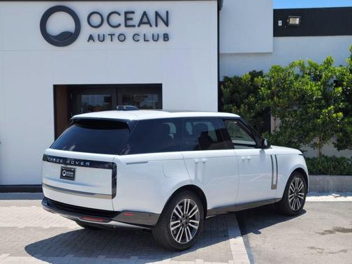 Fuji White 2024 Land Rover Range Rover P530 SE