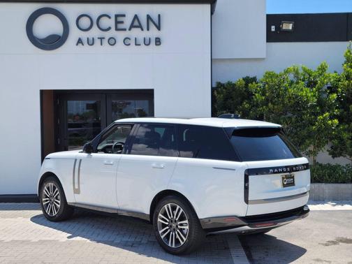 Fuji White 2024 Land Rover Range Rover P530 SE