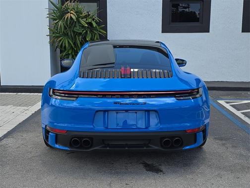 2022 Porsche 911 Carrera