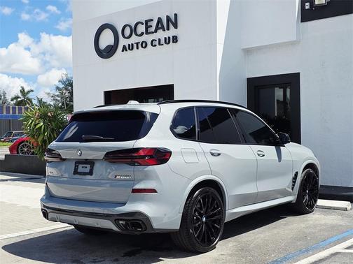 2024 BMW X5 M60i