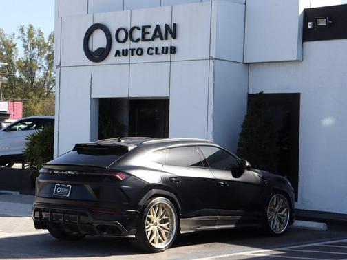 2022 Lamborghini Urus Graphite Capsule