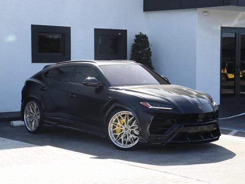 2022 Lamborghini Urus Graphite Capsule