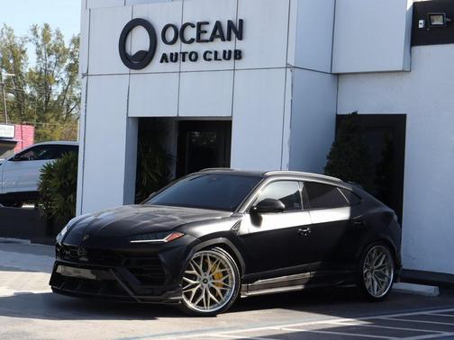 2022 Lamborghini Urus Graphite Capsule