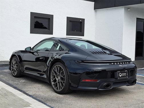 2025 Porsche 911 Carrera