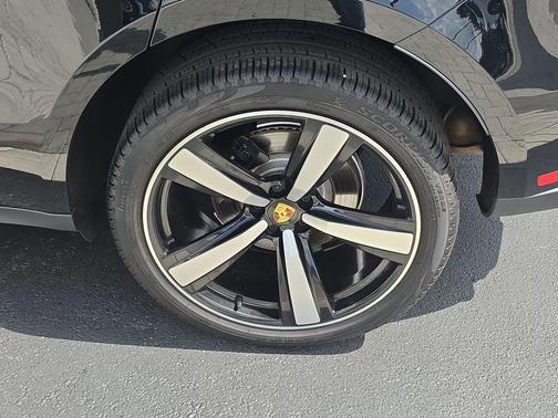 Black 2025 Porsche Macan Base