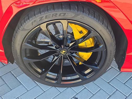 2022 Lamborghini Urus Base