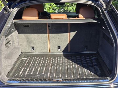 Waitomo Blue Metallic 2024 Audi Q8 55 Premium