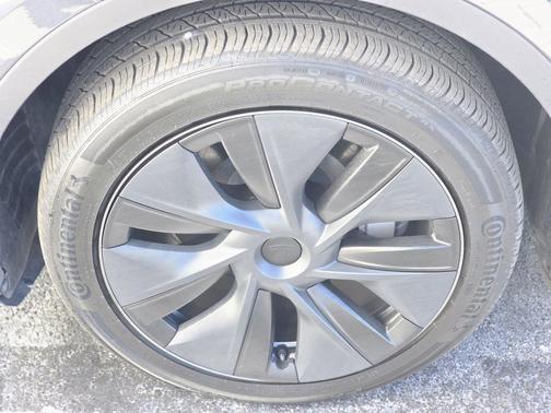 Gray 2025 Tesla Model Y Long Range