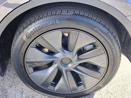 Gray 2025 Tesla Model Y Long Range