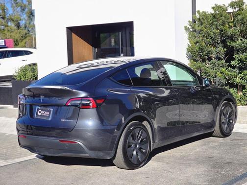 Gray 2025 Tesla Model Y Long Range