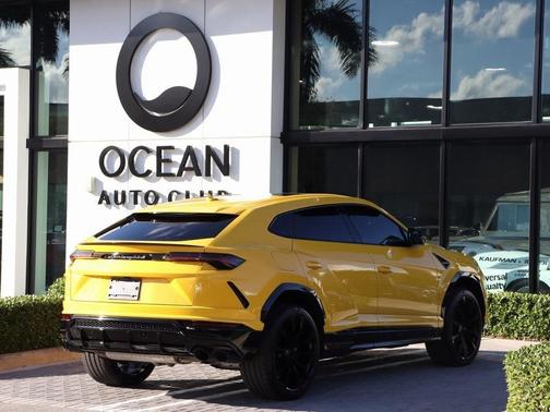 2022 Lamborghini Urus Graphite Capsule