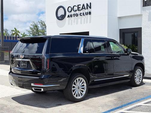 2025 Cadillac Escalade ESV Luxury