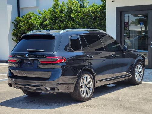 Black Sapphire Metallic 2023 BMW X7 xDrive40i