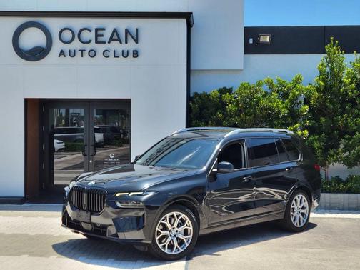 Black Sapphire Metallic 2023 BMW X7 xDrive40i