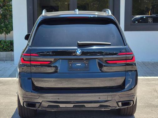 Black Sapphire Metallic 2023 BMW X7 xDrive40i