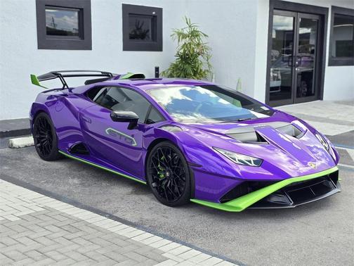 2023 Lamborghini Huracan STO Base