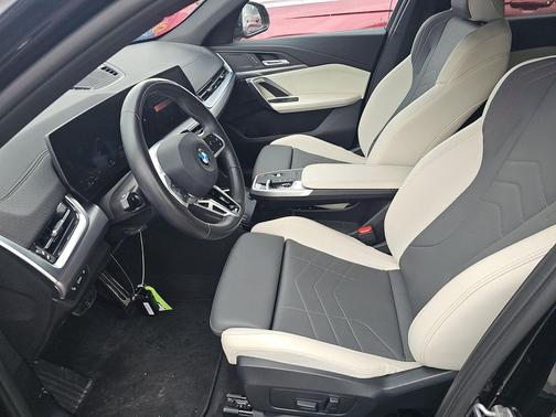 Black Sapphire Metallic 2025 BMW X2 xDrive28i