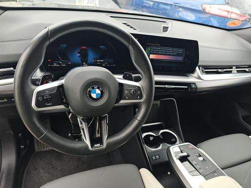 Black Sapphire Metallic 2025 BMW X2 xDrive28i