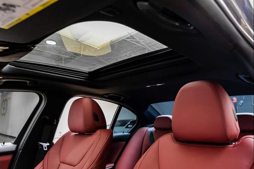 2024 BMW 330 i