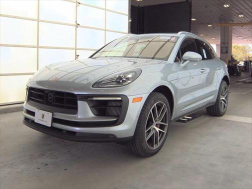 2022 Porsche Macan Base