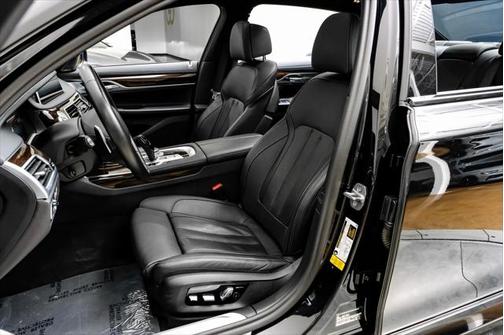 2022 BMW 740 i