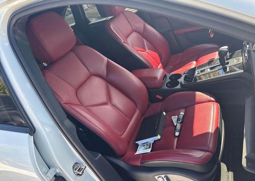 2023 Porsche Macan T