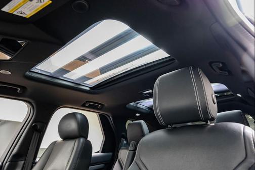 2023 Land Rover Discovery P300 S R-Dynamic