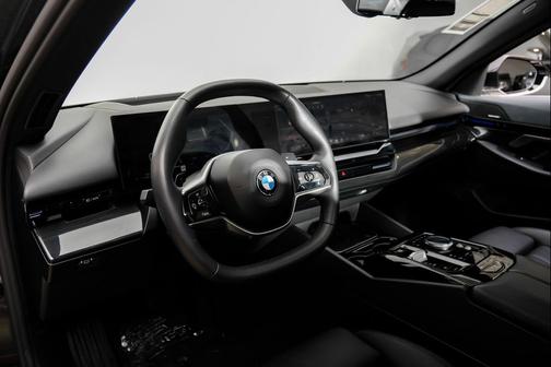 Dark Graphite 2025 BMW 530 530i