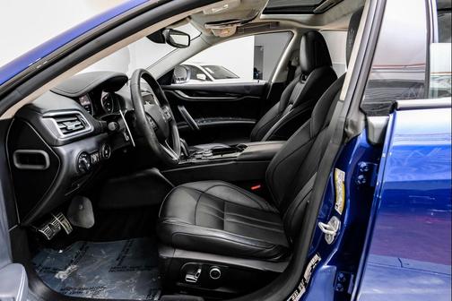 2022 Maserati Ghibli Modena Q4