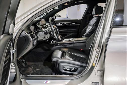 2022 BMW 740 i