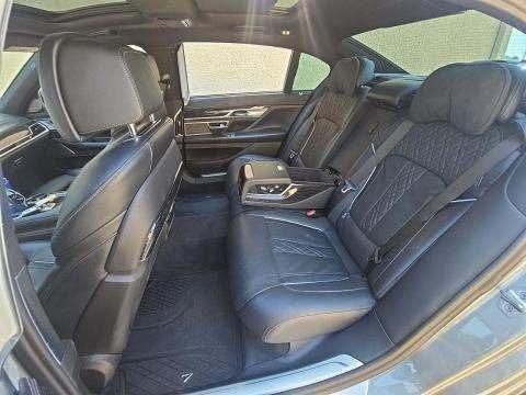 2022 BMW 740 i