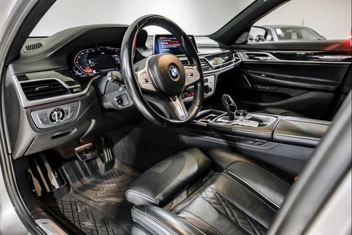 2022 BMW 740 i