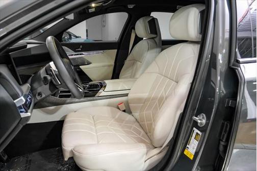 2023 BMW 740 i