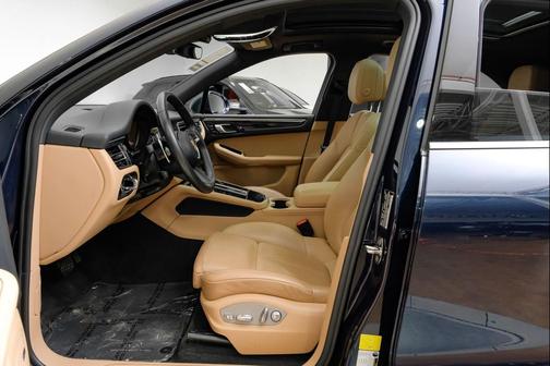 Blue 2022 Porsche Macan Macan