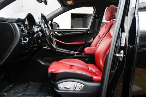 Black 2022 Porsche Macan Macan