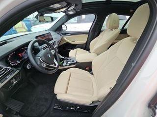 2025 BMW X4 xDrive30i