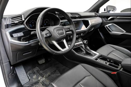 2024 Audi Q3 Premium 45 TFSI S line quattro Tiptronic